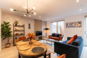 Modern 5 Bedroom Town House with off St Parking